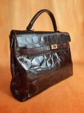 Charger l'image dans la galerie, Sac cabas vintage Lucie - Cuir marron effet croco. Furla. Made in Italy.