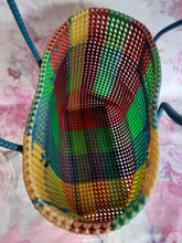 Charger l'image dans la galerie, Cabas vintage Clémence - Grand sac de courses en plastique multicolore.