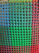 Charger l'image dans la galerie, Cabas vintage Clémence - Grand sac de courses en plastique multicolore.
