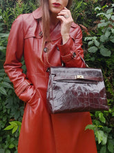 Charger l'image dans la galerie, Sac cabas vintage Lucie - Cuir marron effet croco. Furla. Made in Italy.