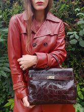 Charger l'image dans la galerie, Sac cabas vintage Lucie - Cuir marron effet croco. Furla. Made in Italy.