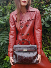 Charger l'image dans la galerie, Sac cabas vintage Lucie - Cuir marron effet croco. Furla. Made in Italy.