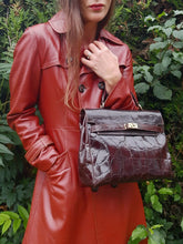 Charger l'image dans la galerie, Sac cabas vintage Lucie - Cuir marron effet croco. Furla. Made in Italy.