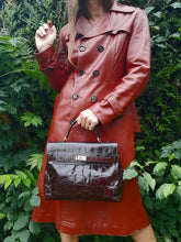 Charger l'image dans la galerie, Sac cabas vintage Lucie - Cuir marron effet croco. Furla. Made in Italy.