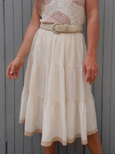 Charger l'image dans la galerie, Jupe vintage Rébecca - A volants blanc cassé à pois beiges. Taille L, 40, 42. Louis Féraud. Made in Germany