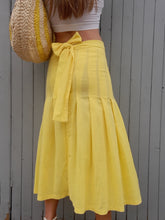 Charger l'image dans la galerie, Jupe vintage Julia - Coton jaune. Plissée et boutonnée. Taille XS, 34, 36. Unanyme. Made in France.