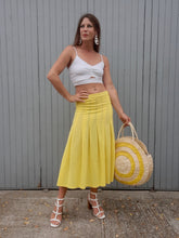 Charger l'image dans la galerie, Jupe vintage Julia - Coton jaune. Plissée et boutonnée. Taille XS, 34, 36. Unanyme. Made in France.