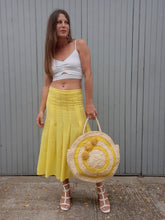 Charger l'image dans la galerie, Jupe vintage Julia - Coton jaune. Plissée et boutonnée. Taille XS, 34, 36. Unanyme. Made in France.