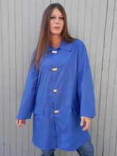 Charger l'image dans la galerie, Coupe vent vintage Luna - Bleu roi. Taille XXL, 44, 46. Dispari by Incom
