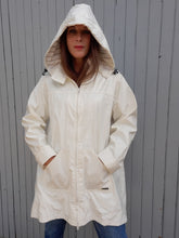 Charger l'image dans la galerie, Ciré Corinne - Imperméable blanc effet brillant. Taille XL, 42, 44. Armor Lux
