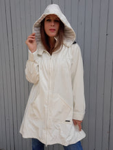 Charger l'image dans la galerie, Ciré Corinne - Imperméable blanc effet brillant. Taille XL, 42, 44. Armor Lux
