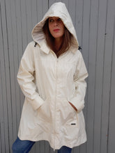 Charger l'image dans la galerie, Ciré Corinne - Imperméable blanc effet brillant. Taille XL, 42, 44. Armor Lux