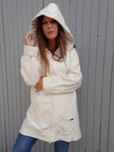 Charger l'image dans la galerie, Ciré Corinne - Imperméable blanc effet brillant. Taille XL, 42, 44. Armor Lux