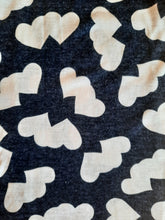 Charger l'image dans la galerie, Robe vintage Rosie - Cache cœur, motif cœurs bleu marine et blanc. Taille L, 40, 42. Franck et Fils. Made in France