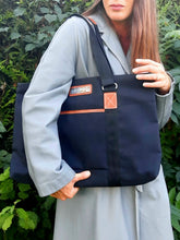 Charger l'image dans la galerie, Porte document Aude - Toile noire et cuir brun. Lancel.