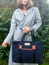 Charger l'image dans la galerie, Porte document Aude - Toile noire et cuir brun. Lancel.