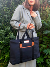 Charger l'image dans la galerie, Porte document Aude - Toile noire et cuir brun. Lancel.