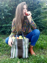 Charger l'image dans la galerie, Sac vintage Carmen - Grand cabas de course. Made in Spain.