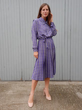 Charger l'image dans la galerie, Robe plissée vintage Luce - Imprimé pied-de-poule gris et violet. Taille M, 38, 40. Devernois Paris. Made in France