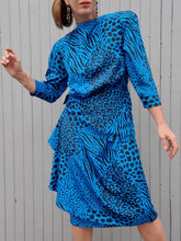 Charger l'image dans la galerie, Robe vintage Valeria - Imprimé animal bleu et noir irisé. Taille L, 40, 42. Louis Féraud.
