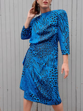 Charger l'image dans la galerie, Robe vintage Valeria - Imprimé animal bleu et noir irisé. Taille L, 40, 42. Louis Féraud.