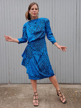 Charger l'image dans la galerie, Robe vintage Valeria - Imprimé animal bleu et noir irisé. Taille L, 40, 42. Louis Féraud.