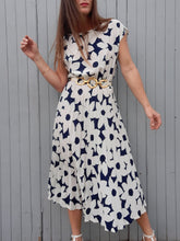 Charger l'image dans la galerie, Robe vintage Estelle - Plissé permanent fleuri. Taille S, 36, 38. Varouj. Canne.