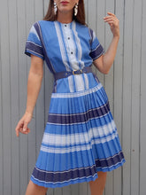 Charger l'image dans la galerie, Robe vintage Manon - Imprimé rayé. Plissé permanent. Taille M, 38, 40. Jean Bailly. Made in France.