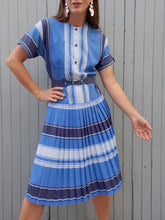 Charger l'image dans la galerie, Robe vintage Manon - Imprimé rayé. Plissé permanent. Taille M, 38, 40. Jean Bailly. Made in France.