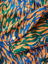 Charger l'image dans la galerie, Chemisier vintage Maureen - Imprimé zébré sauvage. Taille M, 38, 40. Gévana. Made in France.