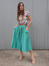 Charger l'image dans la galerie, Jupe vintage Florence - Toute boutonnée verte. Taille S, 36, 38. Franck Fils Paris. Made in France.