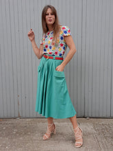 Charger l'image dans la galerie, Jupe vintage Florence - Toute boutonnée verte. Taille S, 36, 38. Franck Fils Paris. Made in France.