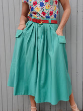 Charger l'image dans la galerie, Jupe vintage Florence - Toute boutonnée verte. Taille S, 36, 38. Franck Fils Paris. Made in France.