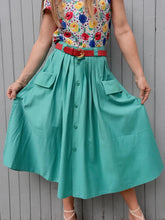 Charger l'image dans la galerie, Jupe vintage Florence - Toute boutonnée verte. Taille S, 36, 38. Franck Fils Paris. Made in France.