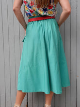 Charger l'image dans la galerie, Jupe vintage Florence - Toute boutonnée verte. Taille S, 36, 38. Franck Fils Paris. Made in France.