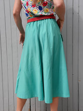 Charger l'image dans la galerie, Jupe vintage Florence - Toute boutonnée verte. Taille S, 36, 38. Franck Fils Paris. Made in France.