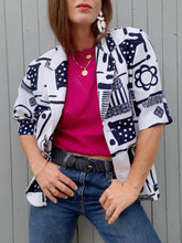 Charger l'image dans la galerie, Veste vintage Lucie - Imprimé abstrait bleu marine et blanc. Taille L, 40, 42. Claude Bauer