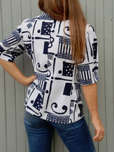 Charger l'image dans la galerie, Veste vintage Lucie - Imprimé abstrait bleu marine et blanc. Taille L, 40, 42. Claude Bauer