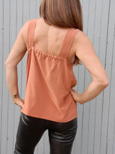 Charger l'image dans la galerie, Caraco vintage Anita - Débardeur à empiècement plissé rouille. Taille L, 40, 42. Claude Bonucci