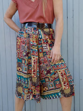 Charger l'image dans la galerie, Jupe-Culotte vintage Daphnée - Imprimé bariolé. À poches. Taille 5XL, 50, 52. Christian Marry.