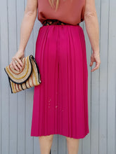 Charger l'image dans la galerie, Jupe plissée vintage Ariane - Rose Fuchsia. Taille 5XL, 50, 52. Chou Rose Paris. Made in France.