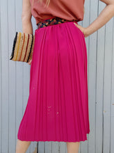 Charger l'image dans la galerie, Jupe plissée vintage Ariane - Rose Fuchsia. Taille 5XL, 50, 52. Chou Rose Paris. Made in France.