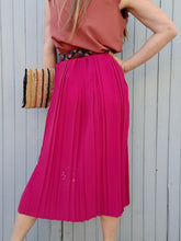 Charger l'image dans la galerie, Jupe plissée vintage Ariane - Rose Fuchsia. Taille 5XL, 50, 52. Chou Rose Paris. Made in France.