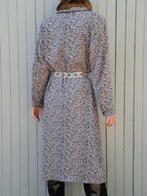 Charger l'image dans la galerie, Robe vintage Marceline - Imprimé zébré parme et noir. Taille XXL, 44, 46.