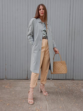 Charger l'image dans la galerie, Trench vintage Véra - Bleu ciel évasé. Taille L, 40, 42. C&A vintage. Made in West Germany