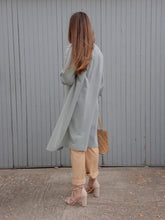 Charger l'image dans la galerie, Trench vintage Véra - Bleu ciel évasé. Taille L, 40, 42. C&A vintage. Made in West Germany