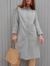 Charger l'image dans la galerie, Trench vintage Véra - Bleu ciel évasé. Taille L, 40, 42. C&A vintage. Made in West Germany