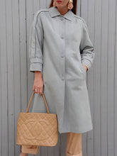 Charger l'image dans la galerie, Trench vintage Véra - Bleu ciel évasé. Taille L, 40, 42. C&A vintage. Made in West Germany