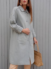 Charger l'image dans la galerie, Trench vintage Véra - Bleu ciel évasé. Taille L, 40, 42. C&A vintage. Made in West Germany