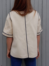 Charger l'image dans la galerie, Blazer vintage Hélèna - Laine vierge écru à liseré bleu marine. Taille M, 38, 40. Weinberg. Made in France